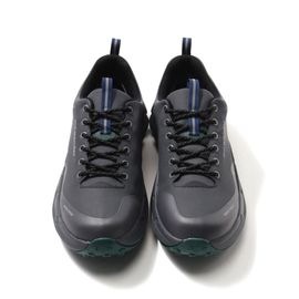 [当日出荷可][20%OFF] and wander waterproof trek shoes low charcoal [アンドワンダー]