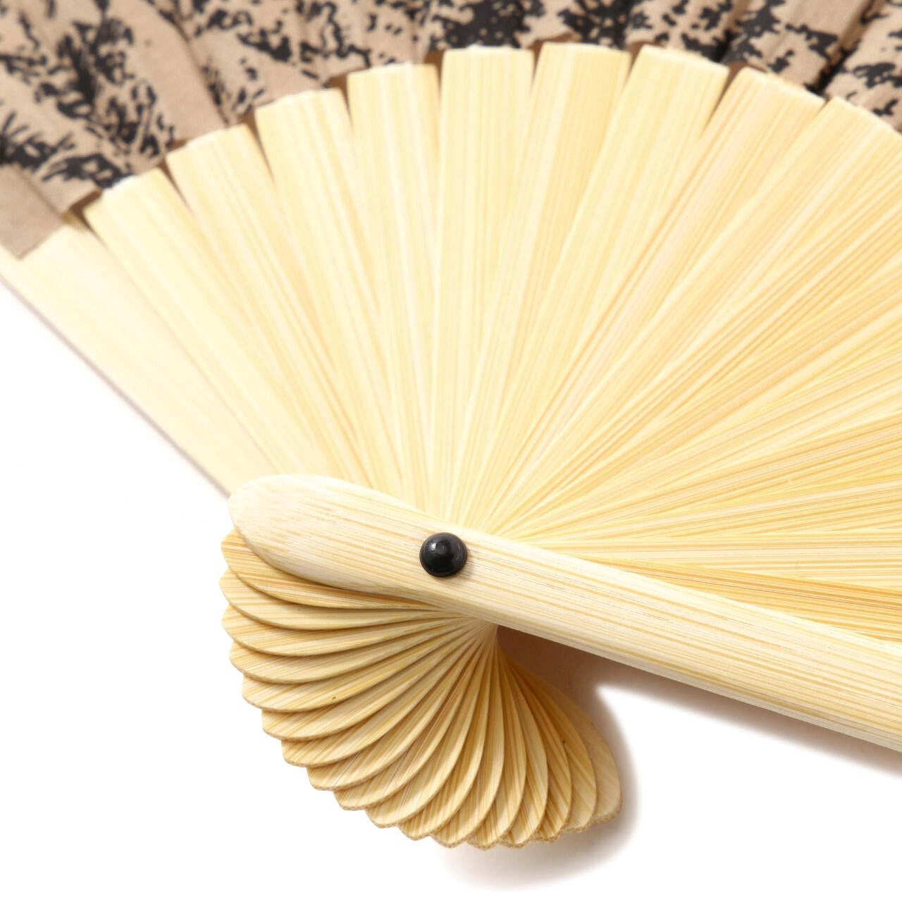 [当日出荷可][20%OFF] and wander 206 hiking club folding hand fan beige [アンドワンダー]