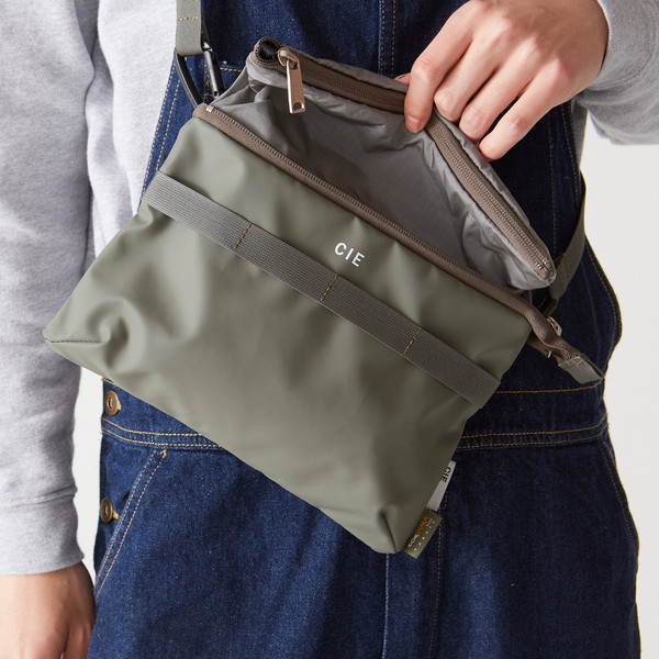 CIE Grid-3 Attachment-01 MINI SHOULDER BAG Olive [シー]