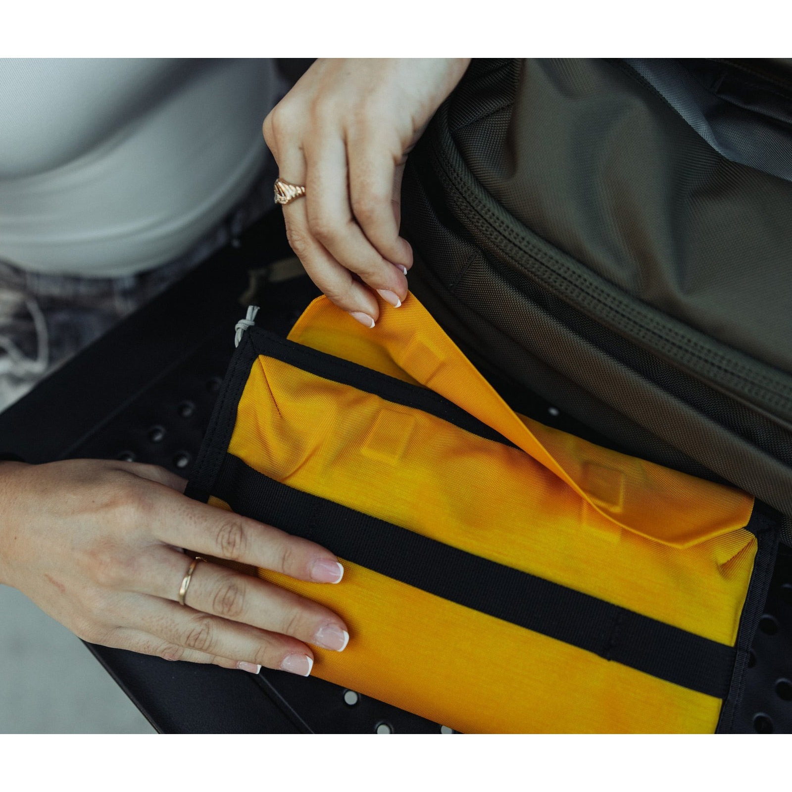 [当日出荷可] EVERGOODS CAP1 - Civic Access Pouch 1L Expedition Yellow [エバーグッズ]
