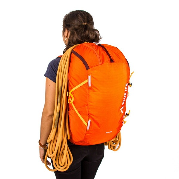 blue ice スクアロウ32L マッドレッド [ブルーアイス]