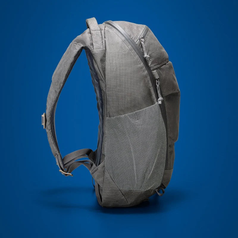 EVERGOODS MPL22 - Mountain Panel Loader 22L Carryology Kludde Edition Gravel Gray/Blue Flame [エバーグッズ]