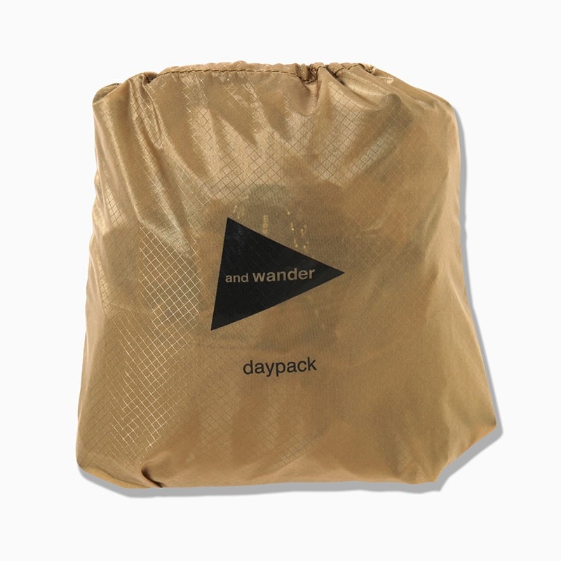 and wander hiking club sil daypack beige [アンドワンダー]