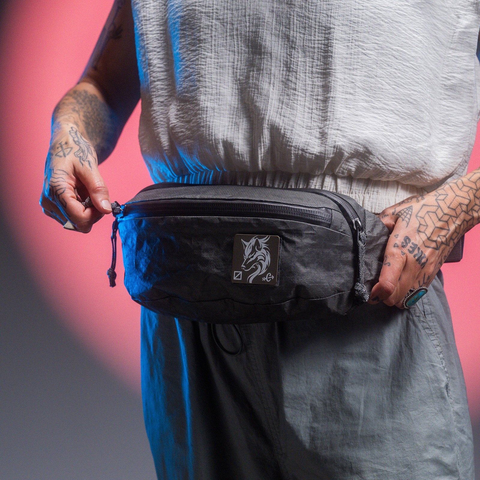 [当日出荷可] EVERGOODS CAS2 - Civic Access Sling 2L Carryology Kludde Edition Gravel Gray/Blue Flame [エバーグッズ]