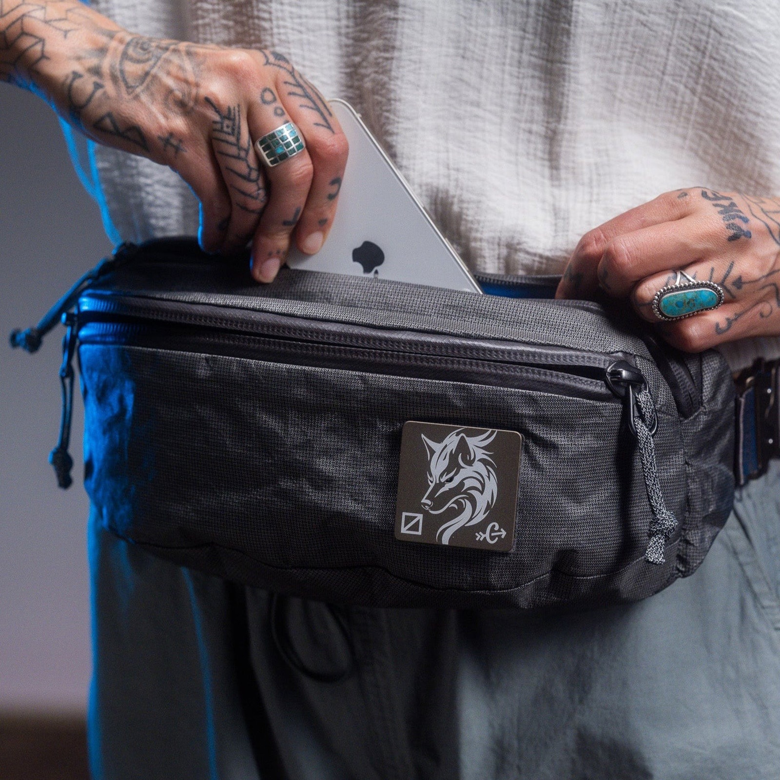 [当日出荷可] EVERGOODS CAS2 - Civic Access Sling 2L Carryology Kludde Edition Gravel Gray/Blue Flame [エバーグッズ]