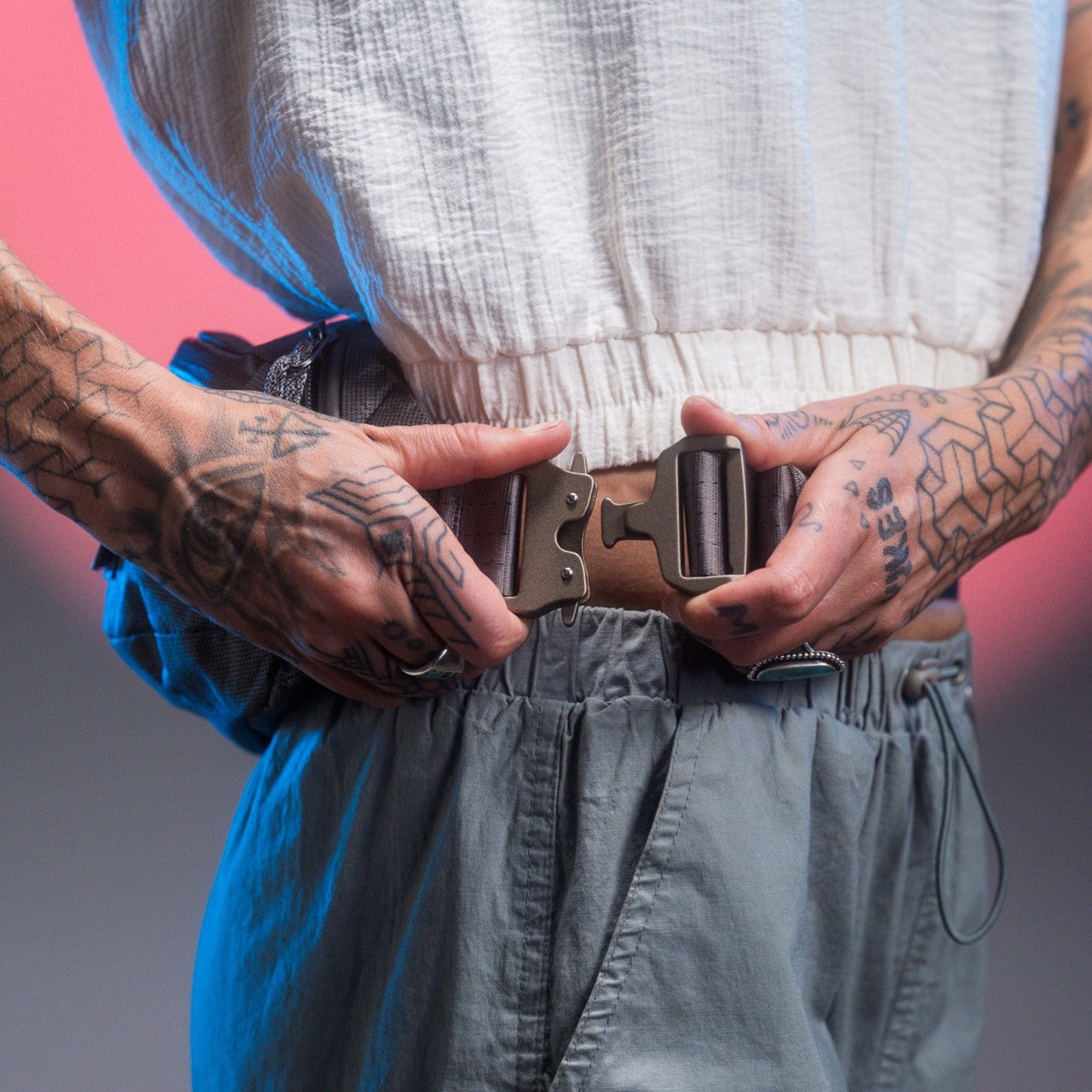 [当日出荷可] EVERGOODS CAS2 - Civic Access Sling 2L Carryology Kludde Edition Gravel Gray/Blue Flame [エバーグッズ]