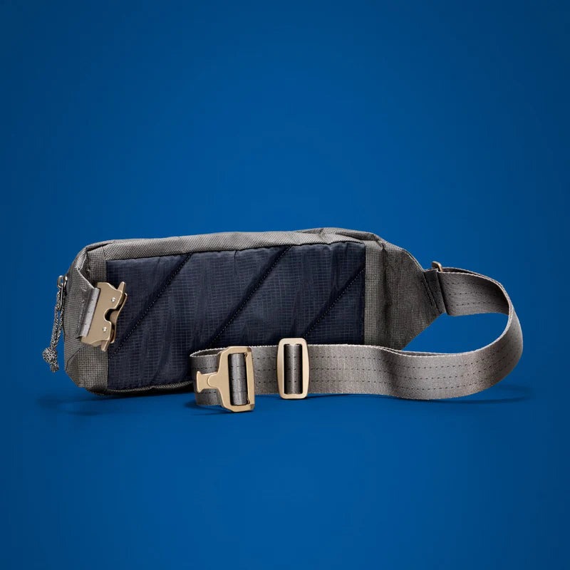 [当日出荷可] EVERGOODS CAS2 - Civic Access Sling 2L Carryology Kludde Edition Gravel Gray/Blue Flame [エバーグッズ]