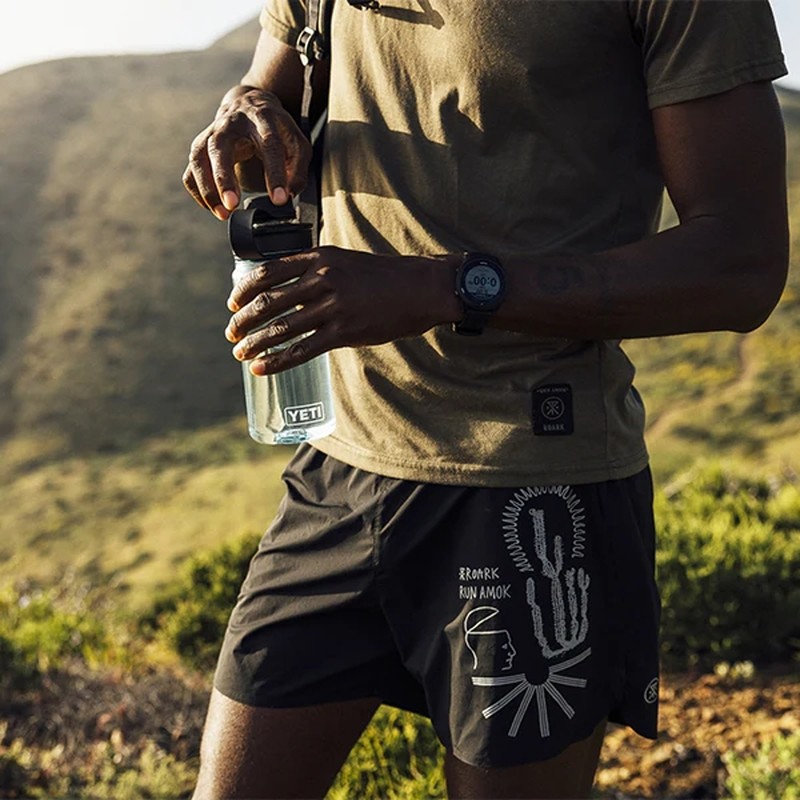 YETI YONDER 600 ml WATER BOTTLE WITH CHUG CAP NAVY [イエティ]