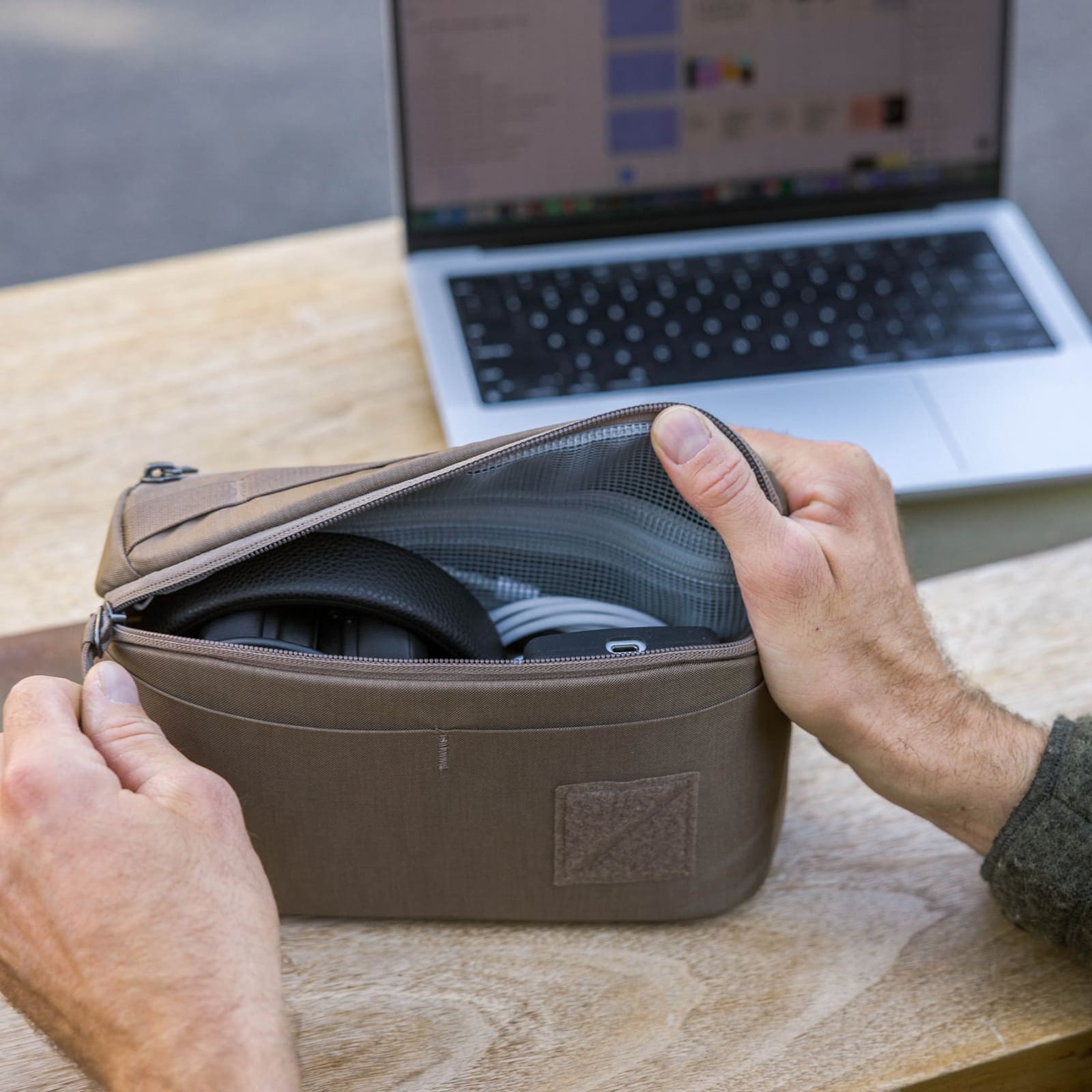 [当日出荷可] EVERGOODS CAP2 - Civic Access Pouch 2L Fossil Brown [エバーグッズ]
