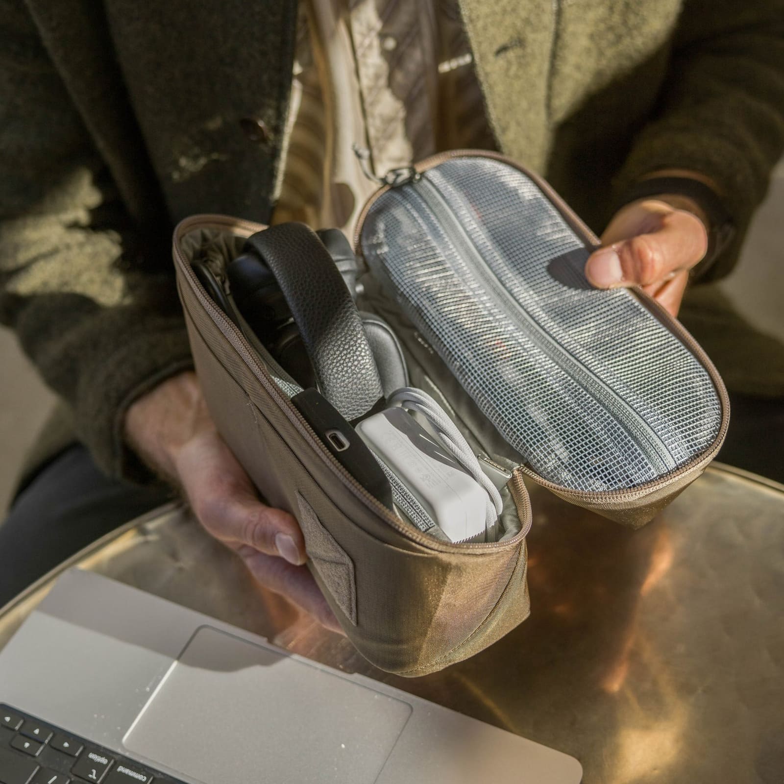 [当日出荷可] EVERGOODS CAP2 - Civic Access Pouch 2L Fossil Brown [エバーグッズ]