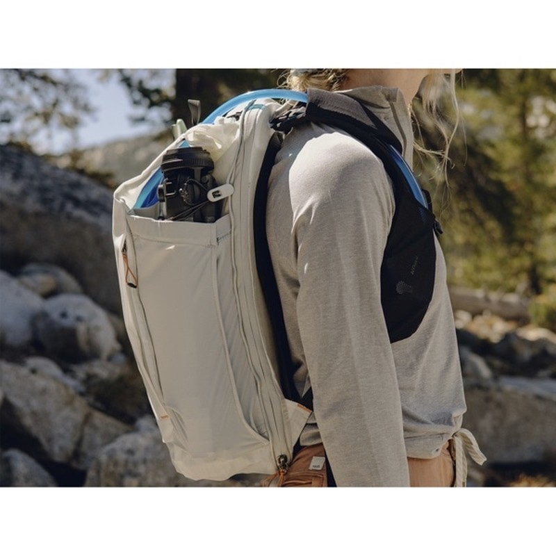 [当日出荷可][20%OFF] Peak Design アウトドア バックパック 25L クラウド [ピークデザイン]
