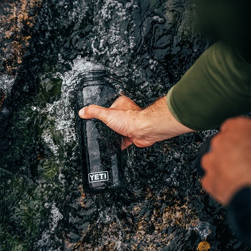 YETI YONDER 750 ml WATER BOTTLE WITH CHUG CAP CLEAR [イエティ]