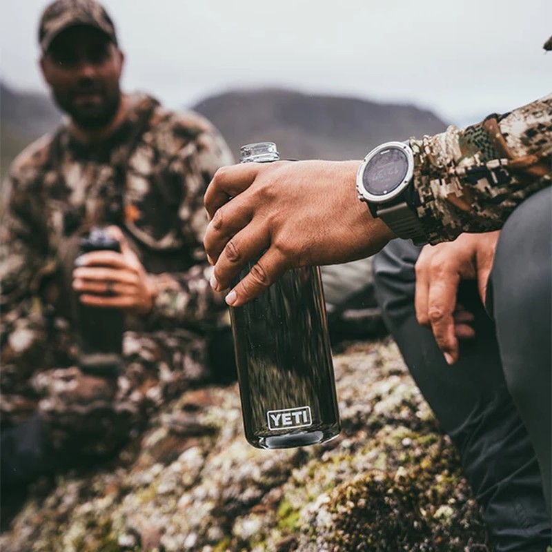 YETI YONDER 1 l WATER BOTTLE WITH CHUG CAP CHARCOAL [イエティ]