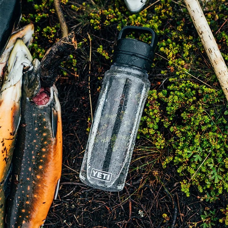 YETI YONDER 1 l WATER BOTTLE WITH CHUG CAP CHARCOAL [イエティ]