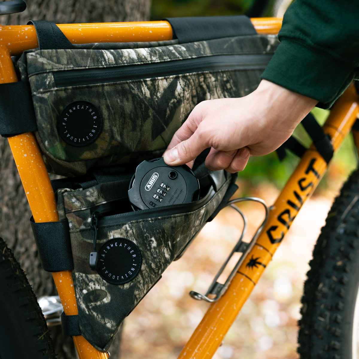 [当日出荷可] FAIRWEATHER corner bag cordura/tree camo [フェアウェザー]