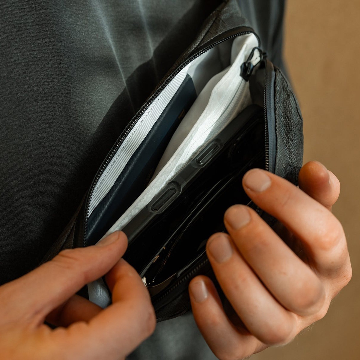 [当日出荷可] EVERGOODS CAS1 - Civic Access Sling 1L ULTRA Black/White [エバーグッズ]