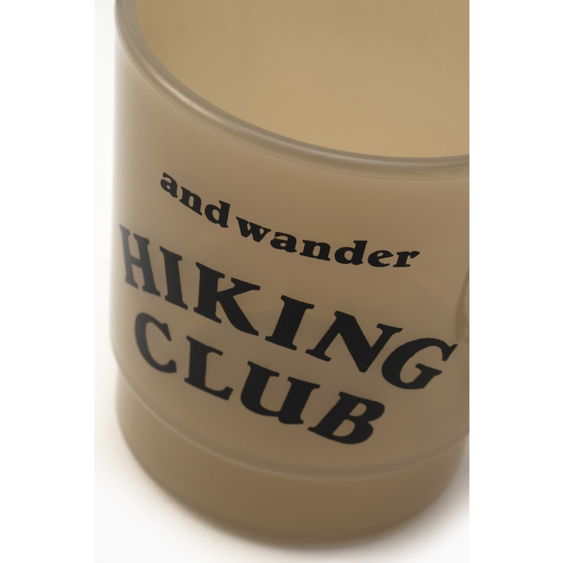 and wander hiking club PP mug beige [アンドワンダー]