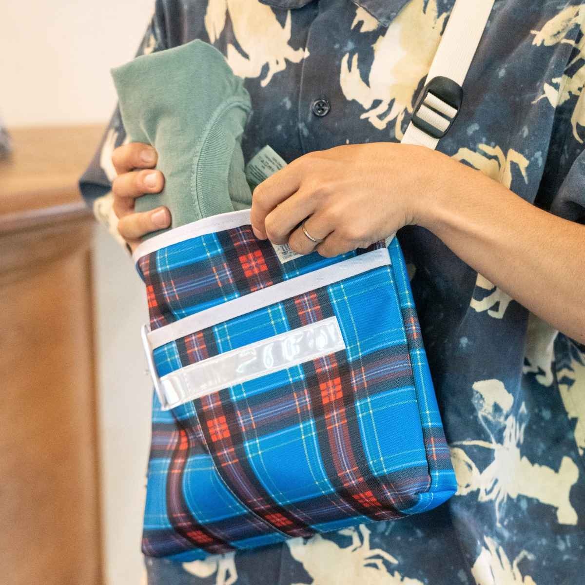 BLUE LUG stroll sacoche blue check/reflector [ブルーラグ]