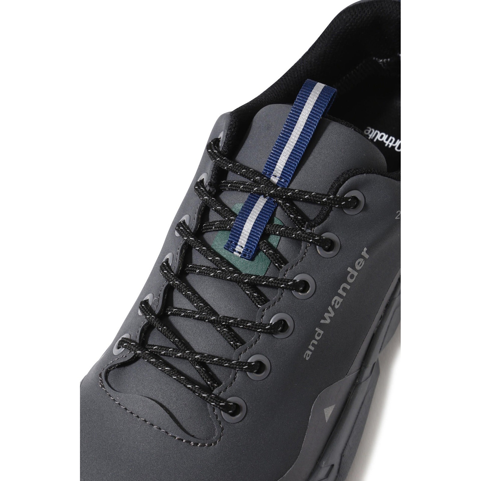 [当日出荷可][20%OFF] and wander waterproof trek shoes low charcoal [アンドワンダー]