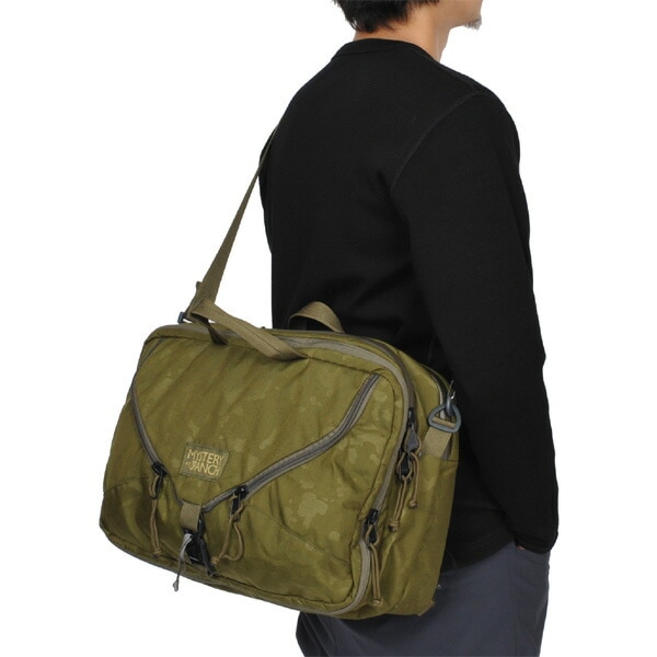 MYSTERY RANCH 3WAY Olive Embossショルダーバッグ ノベルティ] MYSTERY RANCH 3-Way Olive Emboss [ミステリーランチ]