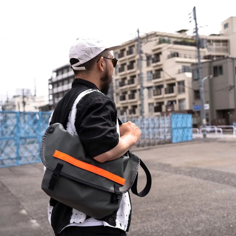 BLUE LUG the messenger bag half black [ブルーラグ]