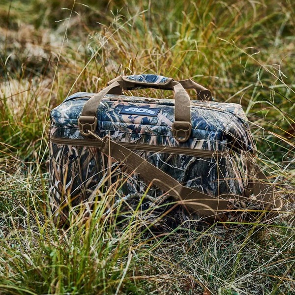 AO Coolers 24 パック キャンパス ソフトクーラー モッシーオーク