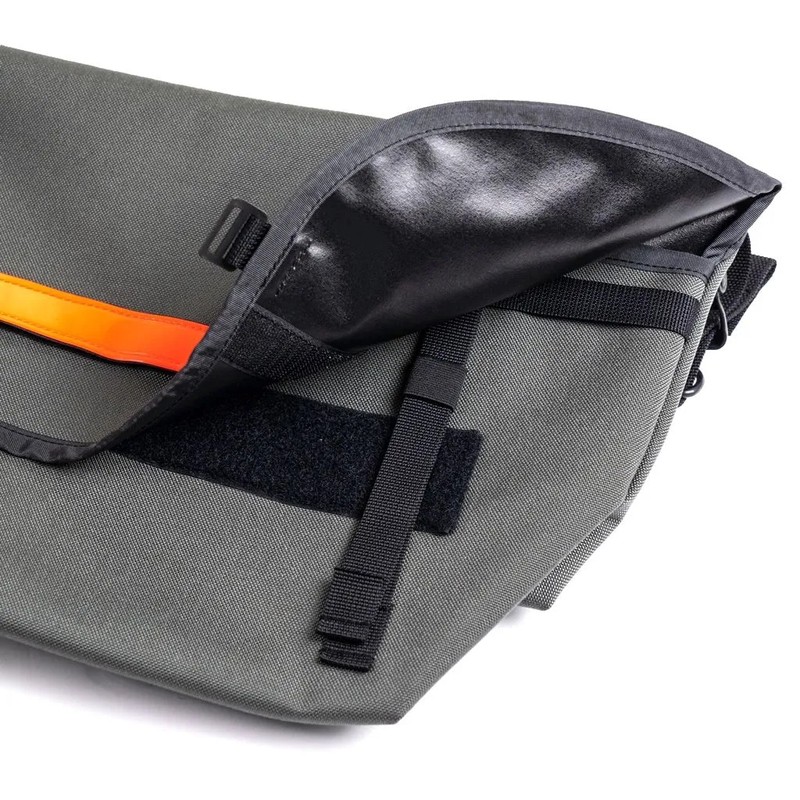 ブルーラグ　メッセンジャーバッグ　ハーフ　グレー+リフレクター BLUE LUG* the messenger bag (gray) - BLUE LUG ONLINE STORE