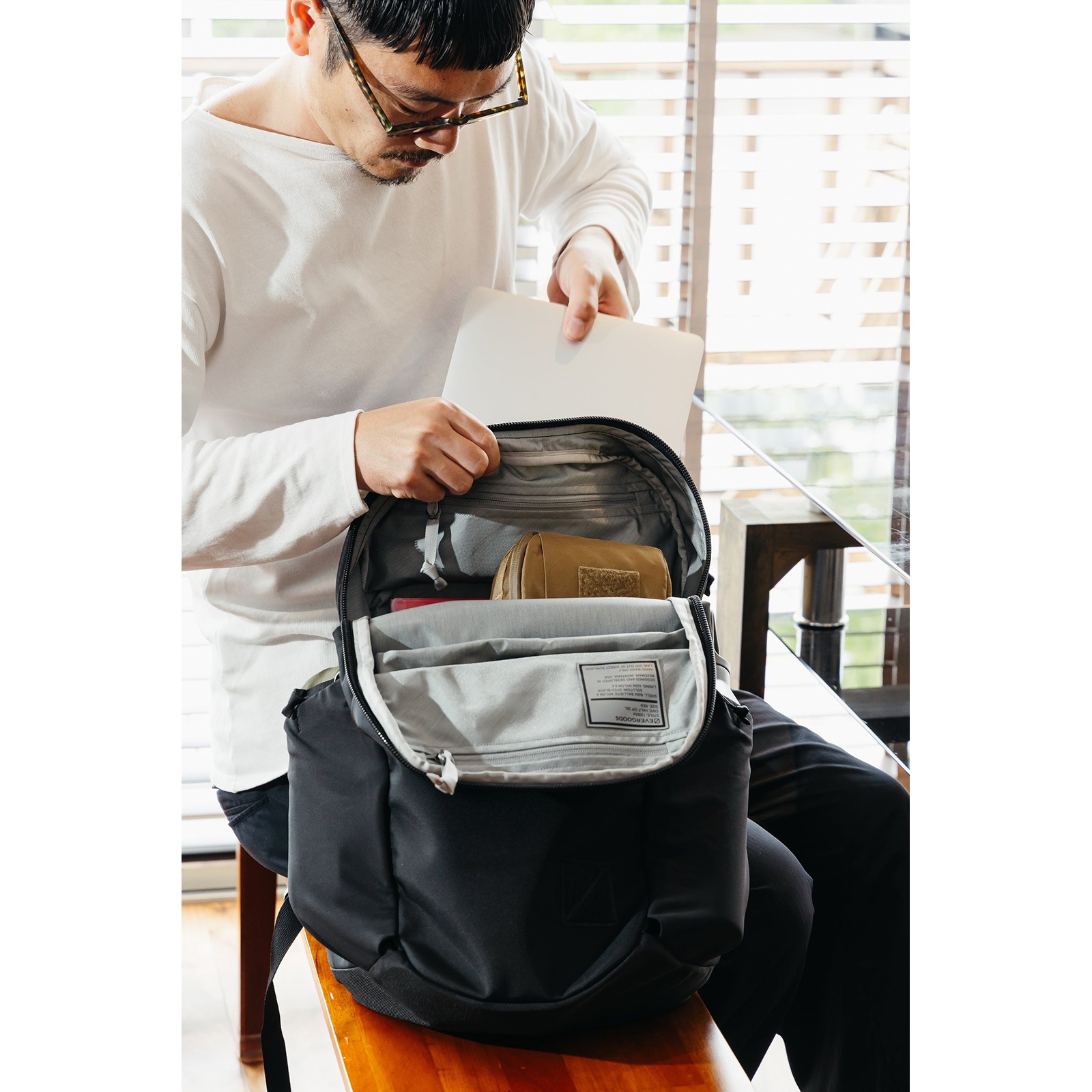 [最短当日出荷] EVERGOODS CHZ22 - Civic Half Zip 22L V3 Solution Black [エバーグッズ]