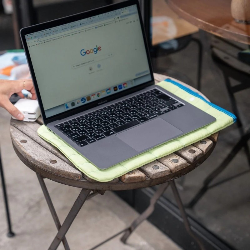 BLUE LUG padding pc sleeve 16inch flash green [ブルーラグ]