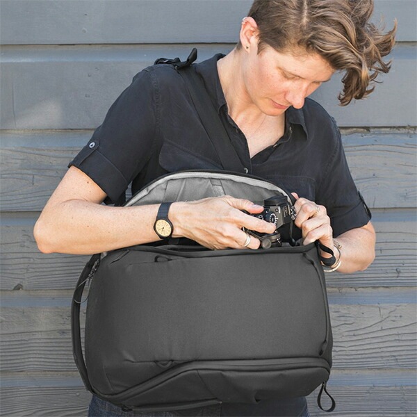 ピークデザイン　エブリデイバックパックジップ20L ブラック　美品　タグ付き Amazon.co.jp: 【国内正規品】PeakDesign ピークデザイン