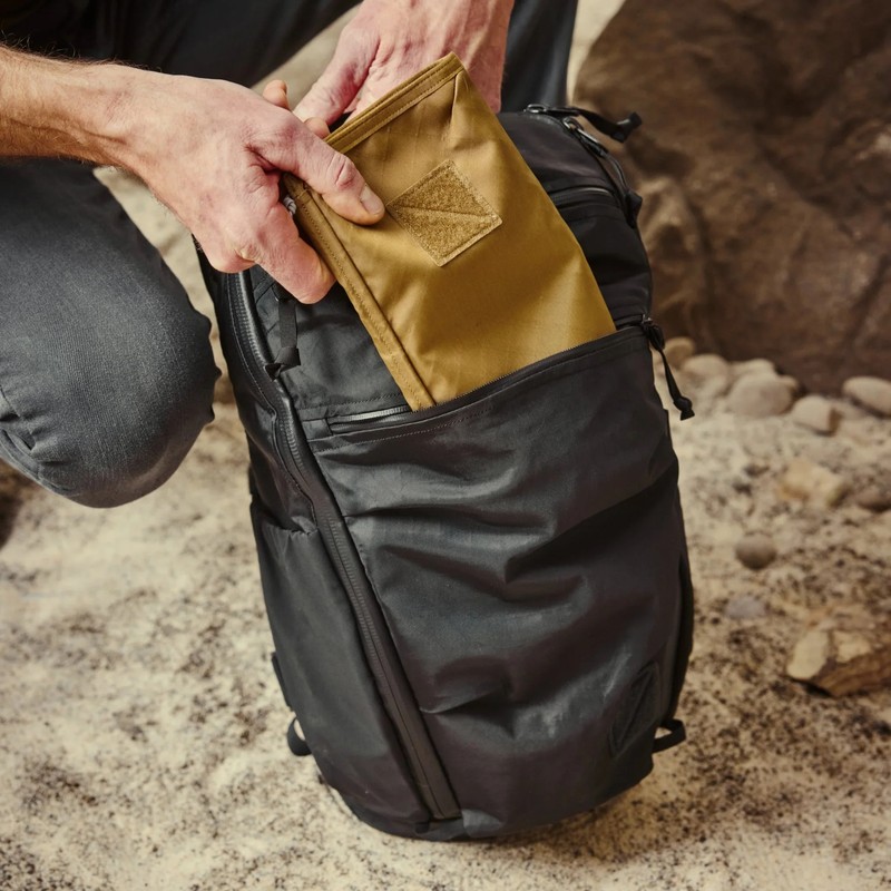 EVERGOODS MPL22 - Mountain Panel Loader 22L EcoPak Black [エバーグッズ]