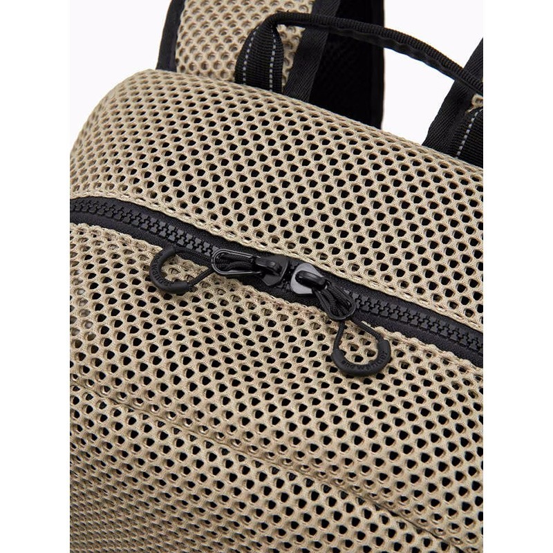 アンドワンダー And wander 3Dメッシュバックパック カーキ色 アンドワンダー And wander 3Dメッシュバックパック カーキ色 and