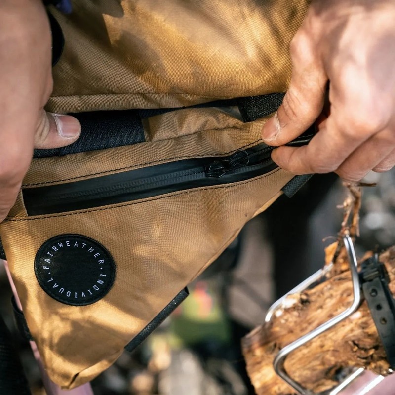 [最短当日出荷] FAIRWEATHER corner bag ecopak/coyote [フェアウェザー]