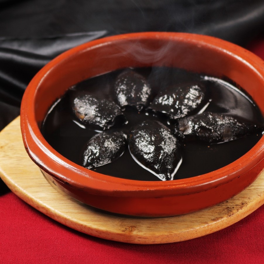 バスク風イカのスミ煮