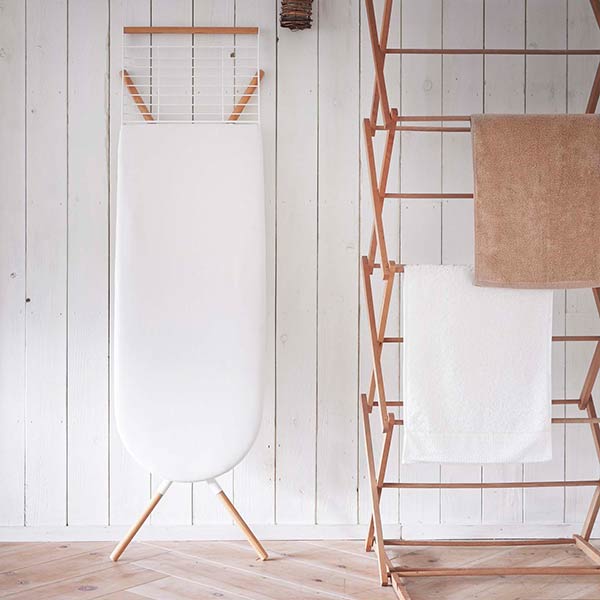 送料無料 山崎実業 トスカ アイロン台 人気 スタンド式 折りたたみ おしゃれ アイロン 台 Tosca アイロン台 シンプル 置き型 スチール アイアン 白 ホワイト Viewgarden