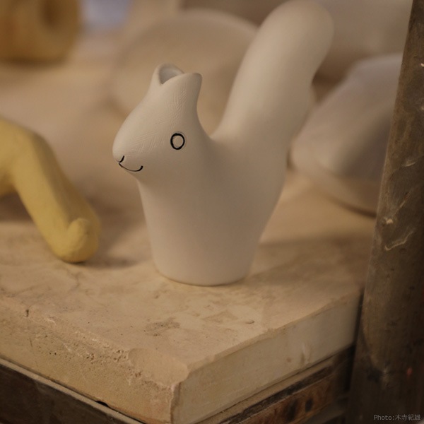 En Liten Van リス 一輪挿し イエロー 鹿児島睦 Keramikstudion 花瓶 陶器 北欧 小さい おしゃれ かわいい 置物 オブジェ Squirrel 動物 Viewgarden