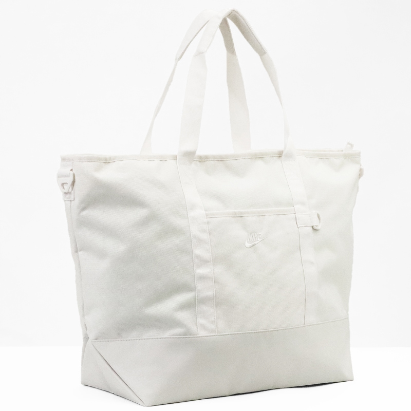 ナイキ NIKE トートバッグ ヘリテージ ユージーン HERITAGE EUGENE メンズ レディース 63L 特大トート 2way ショルダー バッグ キャリーオン対応 通勤 通学 スポーツ アウトドア 旅行 大容量 軽量 ロゴ 2026年秋 新作 IB4366-030 | ブランド [正規取扱店]