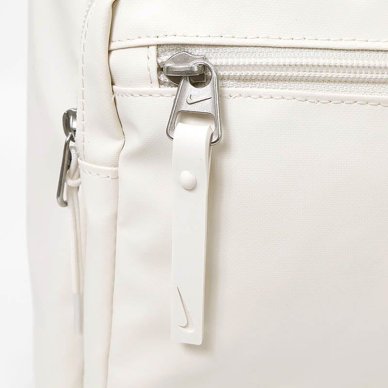 ナイキ NIKE バックパック ヘリテージ ユージーン HERITAGE EUGENE 2.0 メンズ レディース デイパック リュック 20L ウィンタライズド 通勤 通学 スクールバッグ スクバ 軽量 ロゴ 2026年秋 新作 IH7955-030 | ブランド [正規取扱店]