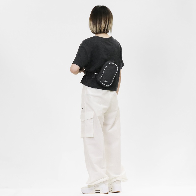 ナイキ NIKE ボディバッグ コミュート COMMUTE クロスボディ メンズ レディース ワンショルダー ミニショルダー ミニバッグ 縦型 1L リフレクター 軽量 ロゴ 2026年秋 新作 ブラック IQ1279-010 | ブランド [正規取扱店]