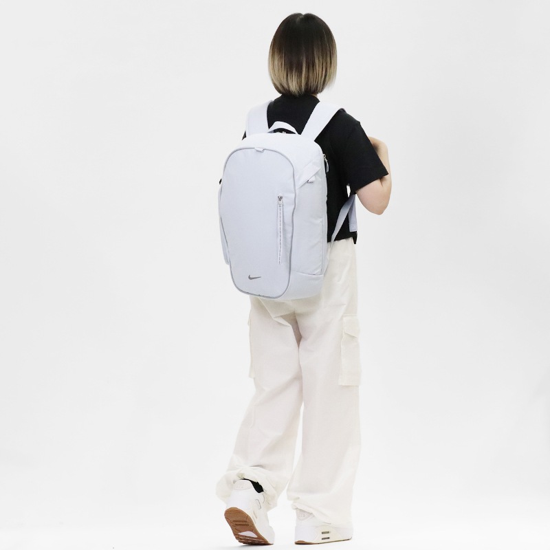 ナイキ NIKE バックパック コミュート COMMUTE メンズ レディース デイパック リュック 25L ミニポーチ付き 通勤 通学 スクールバッグ スクバ スポーツ アウトドア リフレクター 軽量 ロゴ 2026年秋 新作 IQ1281-085 | ブランド [正規取扱店]