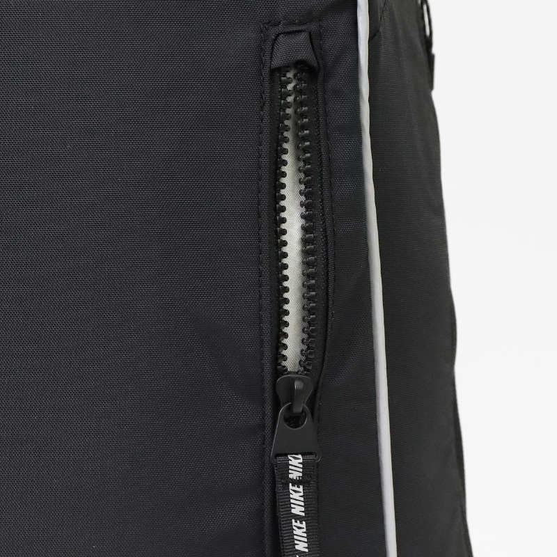 ナイキ NIKE ボディバッグ コミュート COMMUTE スリングバッグ メンズ レディース ワンショルダー ショルダーバッグ ミニバッグ 縦型 8L リフレクター 軽量 ロゴ 2026年秋 新作 ブラック IQ1285-010 | ブランド [正規取扱店]
