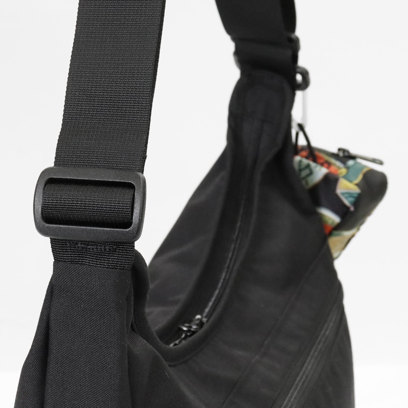 ケルティ KELTY ショルダーバッグ リミテッド カーブショルダー Mサイズ LIMITED CURVE SHOULDER M 10L ポーチ付き メンズ レディース 斜め掛け 軽量 ロゴ 2026年秋冬 新作 3259273826 | ブランド [正規取扱店]