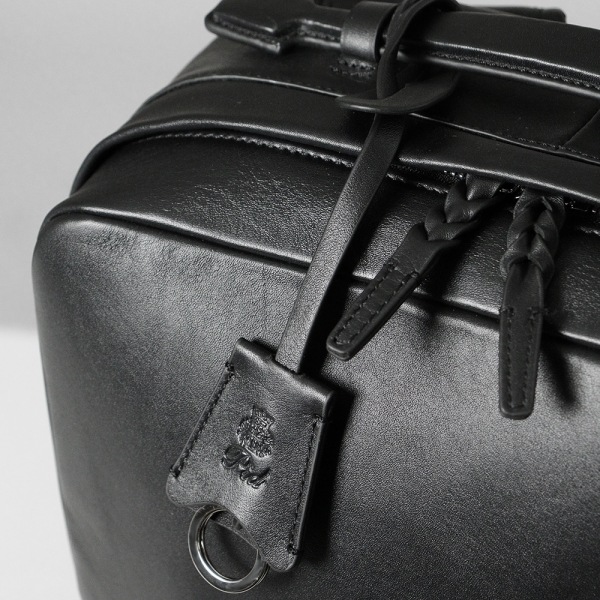 ピーアイディー PID バックパック Ecrire エクリール 撥水 レザー スクエアリュック 本革 メンズ レディース P.I.D 各色 PAZ102 | ブランド [正規取扱店]