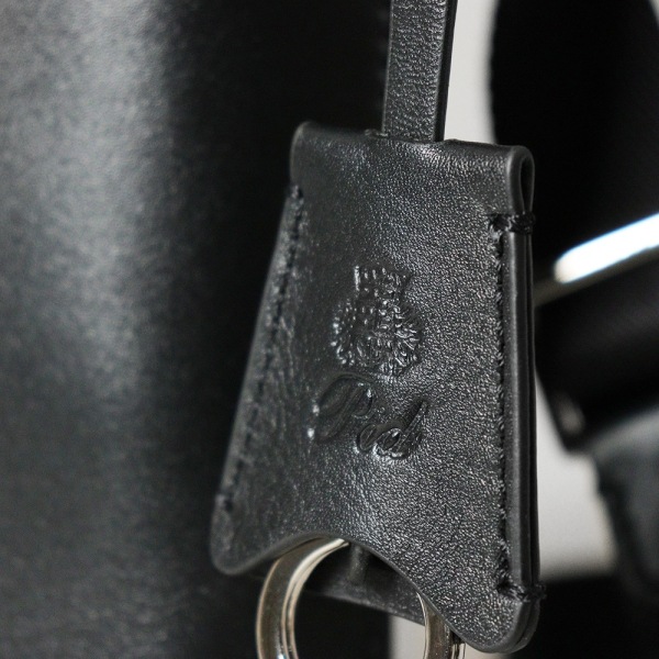 ピーアイディー PID ショルダーバッグ Ecrire エクリール 撥水 レザー 縦型バッグ 本革 メンズ レディース P.I.D 各色 PAZ103 | ブランド [正規取扱店]