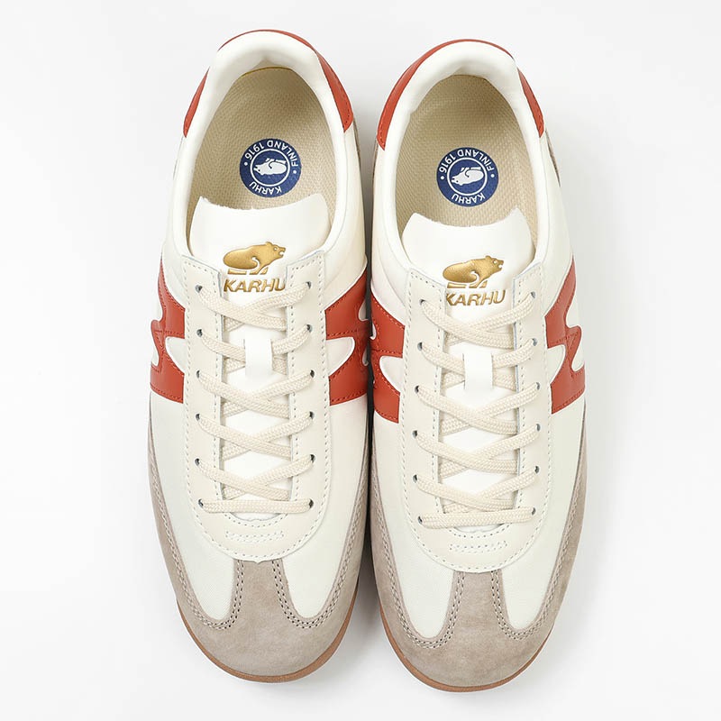 カルフ KARHU スニーカー メンズ レディース メスタリ MESTARI 76 靴 スエード エアクッション カジュアル スポーティー 軽量 ロゴ 2026年秋冬 新作 シルバーライニング KH805103 Silver Lining/Rooibos Tea | ブランド [正規取扱店]