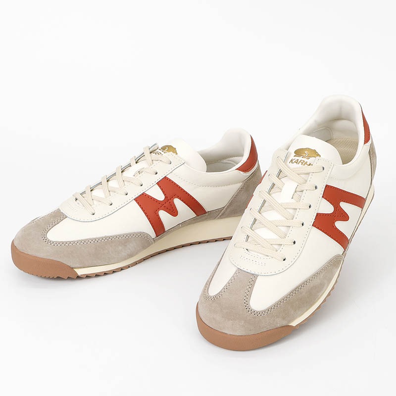 カルフ KARHU スニーカー メンズ レディース メスタリ MESTARI 76 靴 スエード エアクッション カジュアル スポーティー 軽量 ロゴ 2026年秋冬 新作 シルバーライニング KH805103 Silver Lining/Rooibos Tea | ブランド [正規取扱店]