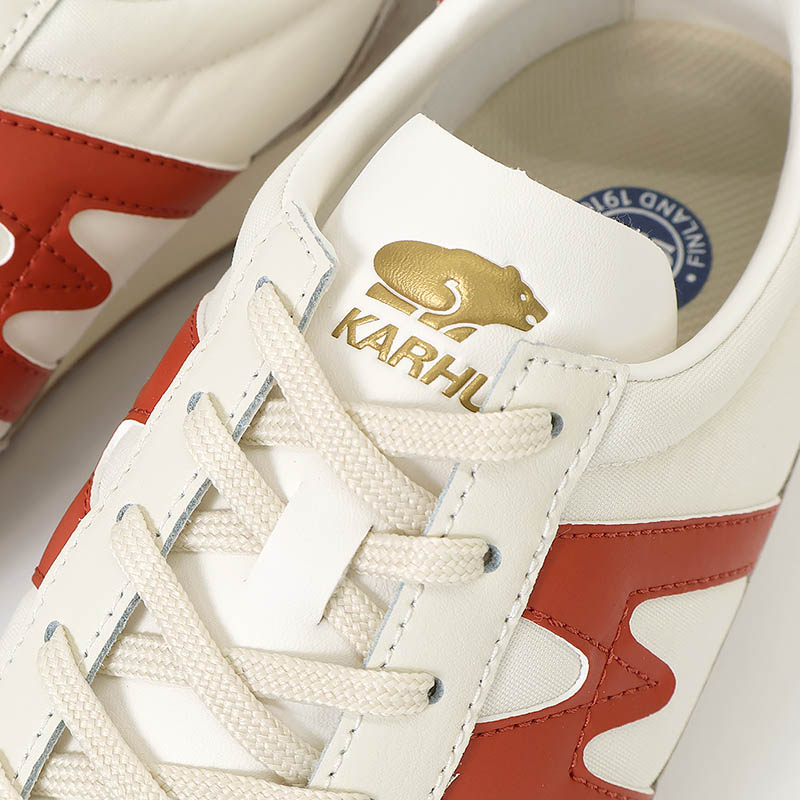 カルフ KARHU スニーカー メンズ レディース メスタリ MESTARI 76 靴 スエード エアクッション カジュアル スポーティー 軽量 ロゴ 2026年秋冬 新作 シルバーライニング KH805103 Silver Lining/Rooibos Tea | ブランド [正規取扱店]