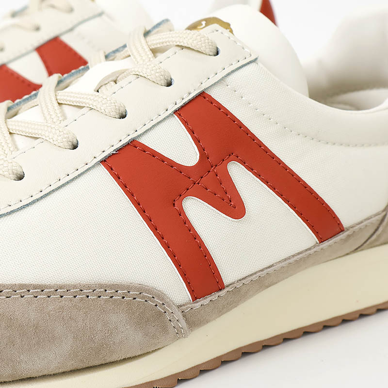 カルフ KARHU スニーカー メンズ レディース メスタリ MESTARI 76 靴 スエード エアクッション カジュアル スポーティー 軽量 ロゴ 2026年秋冬 新作 シルバーライニング KH805103 Silver Lining/Rooibos Tea | ブランド [正規取扱店]