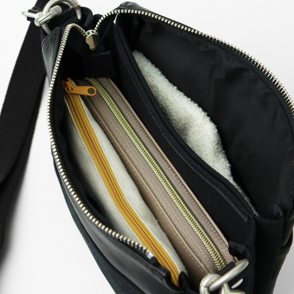 バギーポート BAGGYPORT ショルダーバッグ グローブレザー 2層式 ヨコ