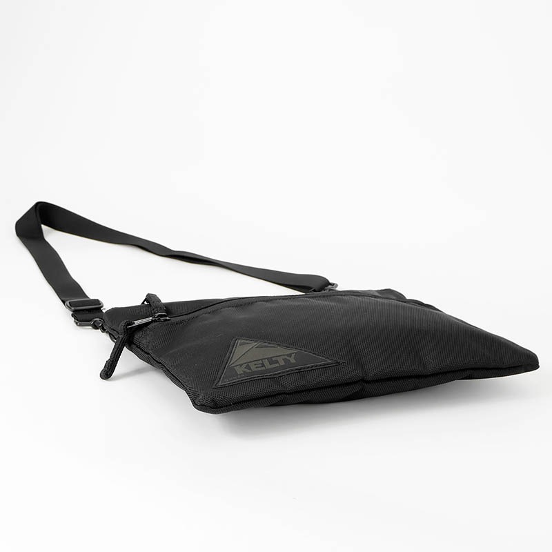 ケルティ KELTY ショルダーバッグ アーバン フラット ポーチ URBAN FLAT POUCH SM サコッシュ ミニバッグ メンズ レディース 斜め掛け アウトドア 軽量 ロゴ 2026年秋冬 新作 32592419 | ブランド [正規取扱店]